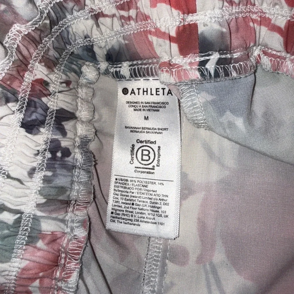 Athleta Savannah Bermuda Short Floral Print Elastic Waist Women's Medium nwot‎